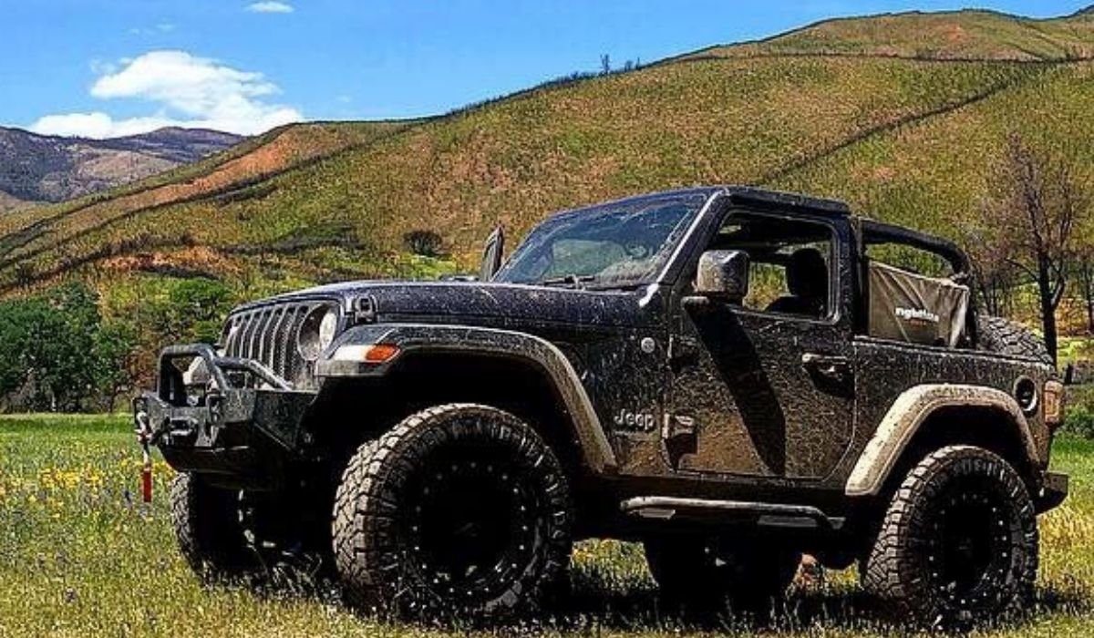 How to unlock a jeep wrangler with keys inside?